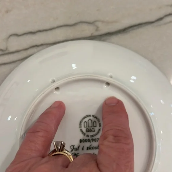 Vintage - 1970 Christmas in Greenland Collector Plate - Picture 8 of 12